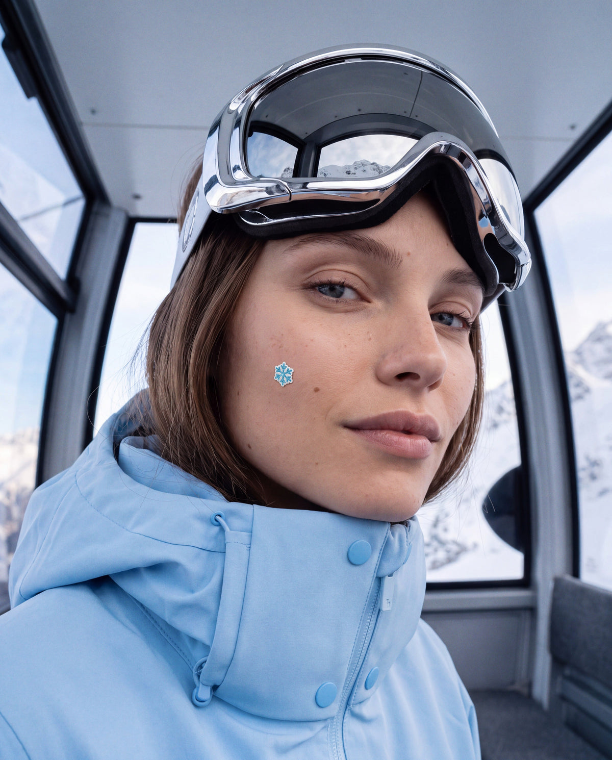 24 Pimple Patches x La Folie Douce™ Merci Handy – pimple patch worn on the cheek in a cable car